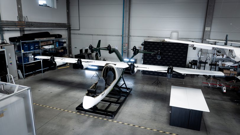 The Zuri display aircraft with wings and propulsion units in the Prague hall, on its wheeled stand