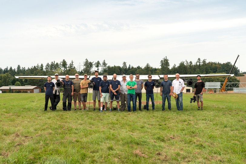The Zuri team lined up in front of the TD 1.0 demonstrator at Zbraslavice airfield in September 2021